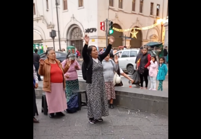 El Padre sorprende a su pueblo ministrando desde el principio